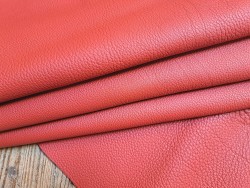 Morceau de cuir de taurillon - gros grain - orange potimarron - cuirenstock
