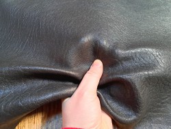 Mouton crispé - Chocolat noir - Vêtement ou maroquinerie - Cuirenstock