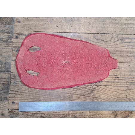 Peau de galuchat - perle centrale - cuir exotique - framboise - Cuir en stock
