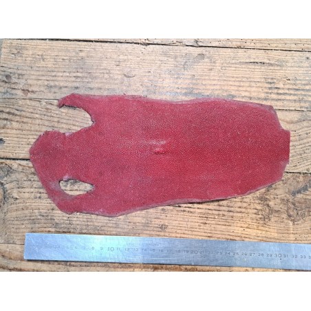 Peau de galuchat - perle centrale - cuir exotique - bordeaux - Cuir en stock