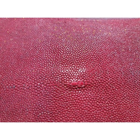 Peau de galuchat - perle centrale - cuir exotique - bordeaux - Cuir en Stock