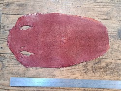 Peau de galuchat - perle centrale - cuir exotique - irisé pourpre  - Cuir en stock