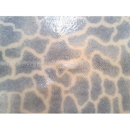 Peau de galuchat - perle centrale - cuir exotique - girafe beige/gris clair  - Cuirenstock