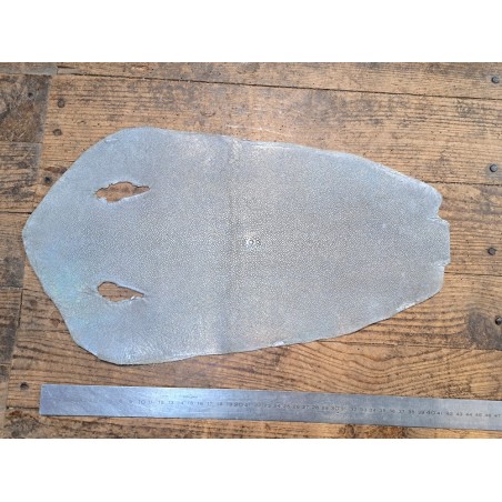 Peau de galuchat - perle centrale - cuir exotique - holographique argenté  - Cuir en stock