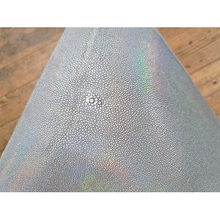 Peau de galuchat - perle centrale - cuir exotique - holographique argenté  - Cuir en Stock