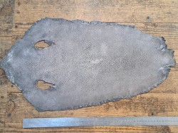 Peau de galuchat - perle centrale - cuir exotique - argent mat  - Cuir en stock