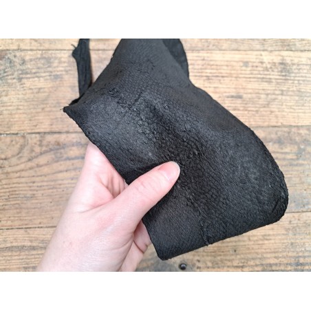 cuir cabillaud - poisson - maroquinerie - noir mat - cuir en stock