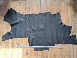 Demi-peau de cuir de taurillon  - Noir - Cuir en Stock
