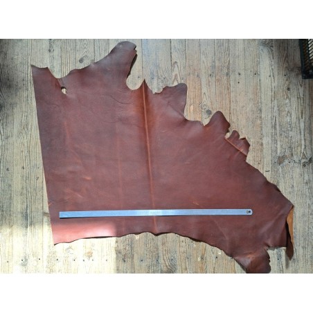 Demi-peau de cuir de vachette ciré pullup brun rouge maroquinerie Cuir en stock