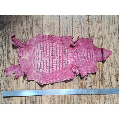 Morceau de cuir de crocodile véritable - framboise - bijoux et accessoires - Cuirenstock