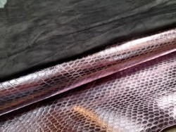 Lot de 2 peaux uniques - Cuir de chèvre et d'agneau -D-