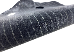 Peau de cuir de galuchat véritable - Noir mat rayé - Cuir en Stock