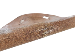 Peau de galuchat - perle centrale - cuir exotique - brun rosé - Cuir en Stock