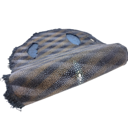 Peau de galuchat - perle centrale - cuir exotique - losange - Cuir en Stock