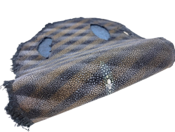 Peau de galuchat - perle centrale - cuir exotique - losange - Cuir en Stock