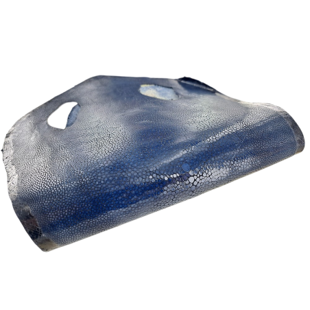Peau de galuchat - perle centrale - cuir exotique - bleu  - Cuir en Stock