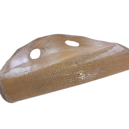 Peau de galuchat - perle centrale - cuir exotique - sable  - Cuir en Stock
