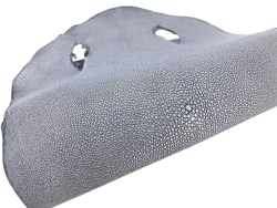 Peau de galuchat - perle centrale - cuir exotique - argent pailleté  - Cuir en Stock