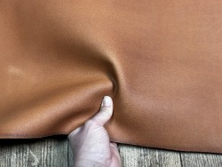Croûte de cuir de vache tannage végétal cirée – GOLD - Cuir en Stock