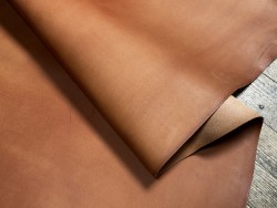 Croûte de cuir de vache tannage végétal cirée – GOLD - Cuir en Stock