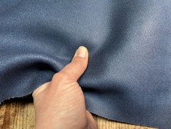 Croûte de cuir de vache tannage végétal cirée – BLEU OCEAN - Cuir en Stock
