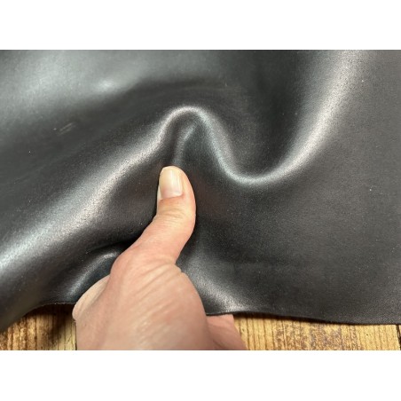 Croûte de cuir de vache tannage végétal cirée – NOIR - Cuir en Stock