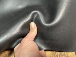 Croûte de cuir de vache tannage végétal cirée – NOIR - Cuir en Stock