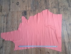 Demi-peau de cuir de taurillon pleine fleur vieux rose - Cuir en Stock