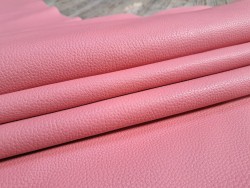 Grand morceau de cuir de taurillon - gros grain - couleur vieux rose - cuir en stock