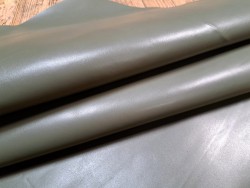 Demi-peau de cuir de veau ferme lisse - Kaki - cuirenstock