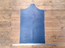 morceau rectangulaire 82x52 cm - lézard - bleu jeans - cuir en stock