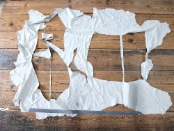 chutes de cuir d'agneau nubuck - Creme - cuirenstock