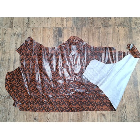 Demi peau de cuir de veau grain façon serpent cobra brun camel - maroquinerie - cuir en stock