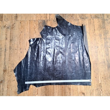 Demi peau de cuir de vachette ciré pullup- végétal - bleu marine- maroquinerie - cuir en Stock