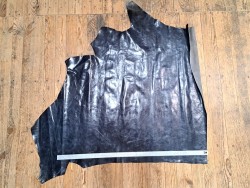 Demi peau de cuir de vachette ciré pullup- végétal - bleu marine- maroquinerie - cuir en Stock