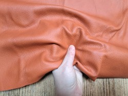 Peau de cuir de vache - ameublement - brique - Cuir en Stock