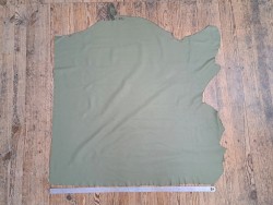 Demi-peau de cuir de veau lisse - Vert de gris - B - Cuir en Stock