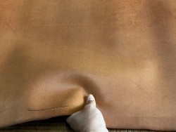 Croûte de cuir de vache tannage végétal cirée – brun rouge - Cuir en Stock