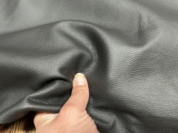 Demi-peau de cuir de vache grainé - Noir mat - A - Cuir en Stock