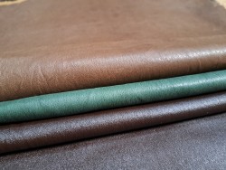 Lot de 3 peaux de cuir stretch - diverses couleurs - Cuir en Stock