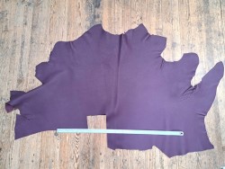 Demi peau de cuir de taurillon - Prune mat - Cuir en Stock
