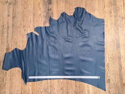 Morceau de cuir de taurillon - Bleu canard - Cuir en Stock