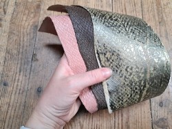 3 peaux uniques - Saumon - D - Cuir en Stock