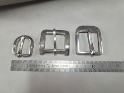 LOT de 3 boucles de ceinture - B - Bonne affaire