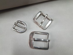 LOT de 3 boucles de ceinture - B - Bonne affaire