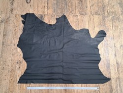 Morceau de cuir de vache grainé - Noir mat - B - Cuir en Stock