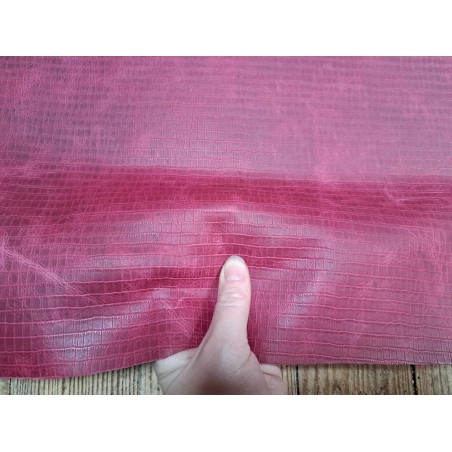 morceau rectangulaire 82x52 cm - pullup - framboise - crocodile - cuir en stock