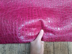 morceau rectangulaire 82x52 cm - rose framboise - crocodile - Cuirenstock