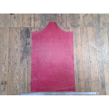 morceau rectangulaire 82x52 cm - rose framboise - crocodile - cuir en stock