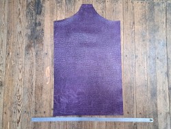 morceau rectangulaire 82x52 cm - violet - crocodile - cuir en stock